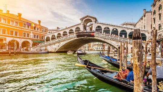 Media italiane: Shqiptarët po blejnë gjysmën e Venecias