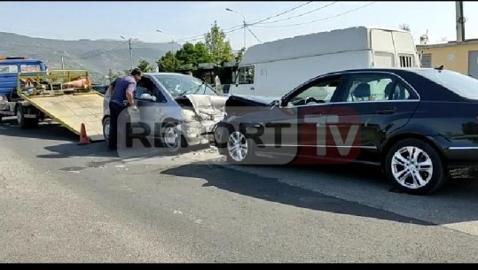 Përplasen dy makina në Kurbin, plagoset i moshuari, niset me urgjencë drejt Traumës (VIDEO)