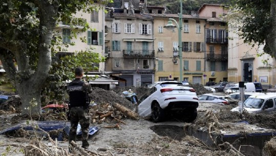 12 viktima dhe dhjetëra të humbur nga përmbytjet në Itali dhe Francë