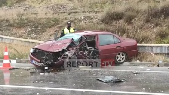 Aksident në Pogradec/ Dy makina përplasen fort me njëra tjetrën, plagosen 2 persona (VIDEO)