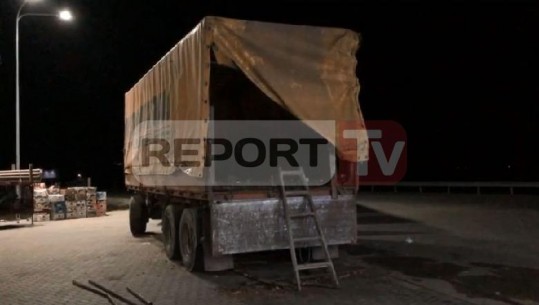 Me mushama, mes të ftohtit dhe errësirës/ Ky është kamioni ku ishin fshehur mbi 80 emigrantë nga Siria, Maroku e Algjeria 