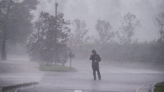 Uragani ‘’Delta’’ zbarkon në Luiziana/ Erëra të fuqishme deri në 155 km në orë