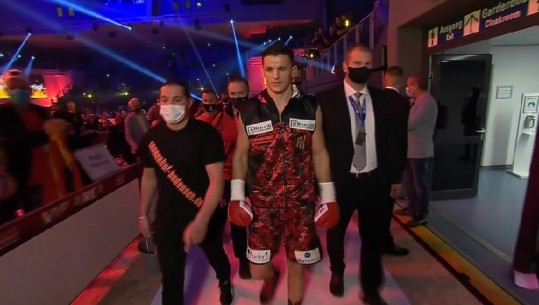 ‘Shqipëri e madhe’, kënga me të cilën Krasniqi hyri në ring para se të fitonte titullin kampion bote (VIDEO)
