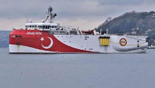 Anija turke 'Oruç Reis' rikthehet në Mesdhuen Lindor/ Tensioni turko-grek për kufijtë detar vazhdon