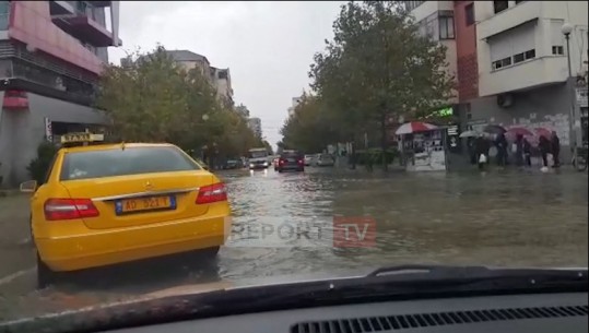 Përmbytje në Durrës, situata problematike në disa rrugë të qytetit