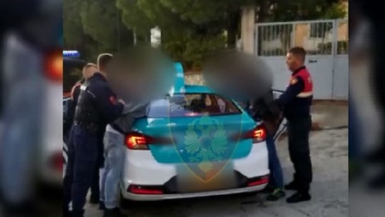 Po udhëtonin drejt Vlorës me kallashnikov! Kapen 3 persona të dënuar për drogë, vjedhje dhe shfrytëzim prostitucioni (VIDEO)