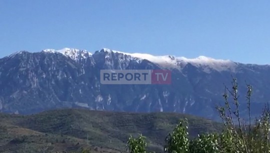 Dimri po 'troket' në Shqipëri, bie dëbora e parë në malin e Tomorit (VIDEO)