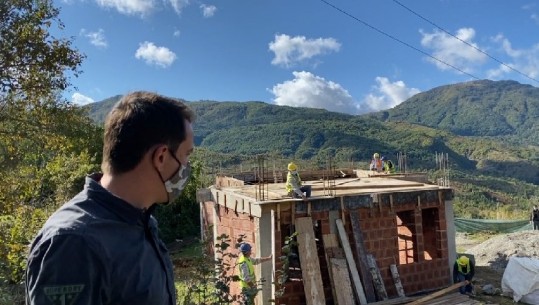 Turi në Shën Gjergj, Veliaj inspekton rindërtimin e shtëpive: Politika më e mirë për të gjithë është puna; Nuk do të lëmë asnjë njeri pa shtëpi