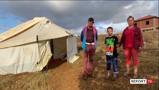 Murgeshat ofrohen për rindërtimin e shtëpisë së dëmtuar nga tërmeti, familja nga Belshi refuzon! Problemet për pronësinë, mbajnë prej 11 muajsh në çadër fëmijën e mitur