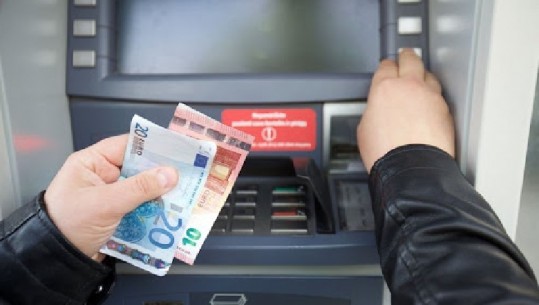 Zbardhet skema e vjedhjes së bankomatëve nga 2 rumunët, vinin si turistë në Shqipëri por ngrinin kurthe me karta të klonuara