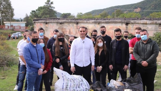 Këlliçi dhe FRPD me qese me mbeturina me vete: Pastruam Tiranës, se pavarësisht mln euro që shkojnë për inceneratorët ajo është e pisët (VIDEO)