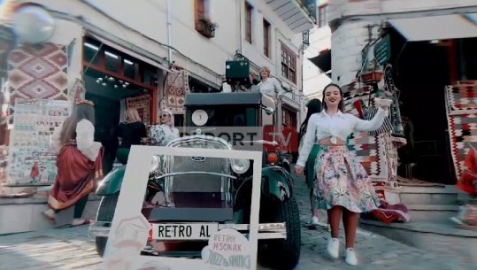 Makinat Retro zhvendosen në Gjirokastër, 35 autovetura të viteve 1940-1980 ngjallën nostalgji (VIDEO)