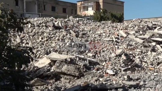 Pamje 'lufte' nga shembja e pallateve në Kurbin, banorët pesimistë për rindërtimin ndërtesave (VIDEO)