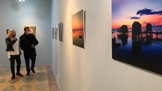 Pogradeci bën bashkë artistë nga Shqipëria dhe trojet shqipfolëse, ekspozohen 32 fotografi me fokus 'Peizazhin'
