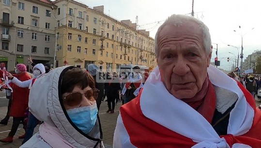 Bjellorusi, 84 vjeçari në krye të protestave për zgjedhje të lira/   Jam krenar që fëmijët e nipat e mi janë pjesë e protestave (VIDEO)