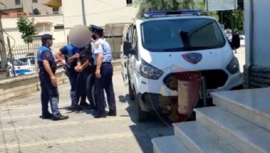 Durrës/ Sherr mes kushërinjsh në një lokal, arrestohet një 39-vjeçar, procedohen 2 vëllezërit