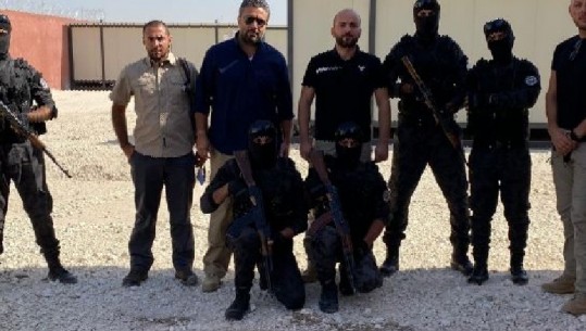 Me maska dhe armë në dorë, kjo është skuadra që nxori shqiptarët nga kampi ‘AL Hol’ në Siri! Ministria e Jashtme: Do kthehen të gjithë që s'kanë kryer akte terroriste 