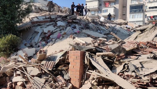 Tërmeti në Turqi/ Shemben 6 pallate në Izmir! Erdogan: Jemi pranë qytetarëve, do bëjmë të pamundurën që t'ju shpëtojmë