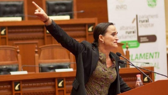 Përloti Kuvendin me fjalimin e saj 3 vite më parë/ Fermerja Gerta Loku i bashkohet Rudina Hajdarit, vendos të kandidojë në zgjedhjet e 25 prillit (VIDEO)