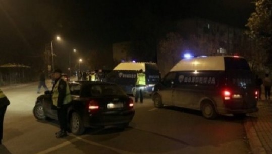 Makina e policisë përplaset me motorin në Tiranë, shoferi përfundon në spital