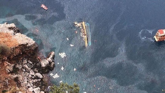 Përmbyset anije turistike pranë bregdetit turk, regjistrohet një viktimë 