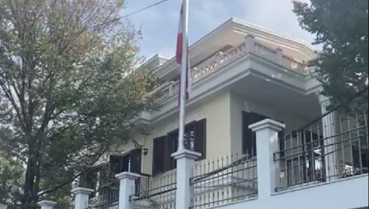 Sulmi terrorist në Vjenë, ambasada austriake në Tiranë ul flamurin në gjysmë-shtizë