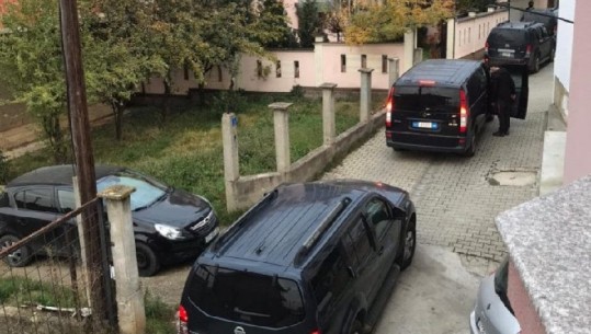 Kosovë/ Forcat e EULEX-it rrethojnë shtëpinë e Jakup Krasniqit! Niset për në Hagë