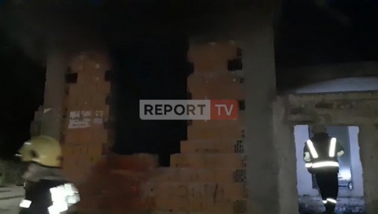 I vihet zjarri një banese të braktisur në Vlorë, dyshohet i qëllimshëm (VIDEO)