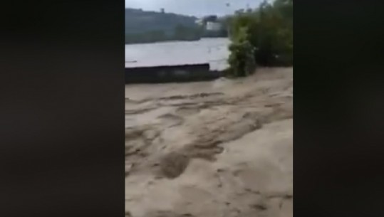 Moti i keq në Kretë: Shiu i madh dhe i rrëmbyeshëm është i vështirë edhe për ekipet e shpëtimit!  (Video tronditëse).