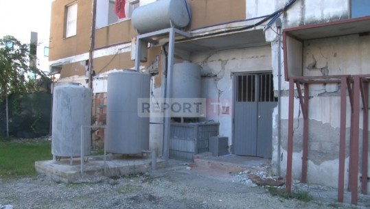 Vidhen pallatet e dëmtuara nga tërmeti në Durrës, Banorët: Objektiv pompat e ujit dhe skrapi, po dëmtojnë më shumë strukturat e godinave (VIDEO)