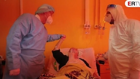 Rama publikon videon brenda COVID 2: Lehaqeniet e opozitarizmit të shohin! Drejtori i spitalit: Janë 30 shtretër të lirë! Basha 's'ndërron' mendje: Ka humbur kontrolli mbi pandeminë
