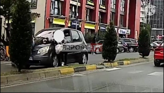 Pamje të rënda nga Shkodra/ Po kalonin te vijat e bardha, makina përplas nënën me dy vajzat! Shoferi ikën nga vendngjarja  