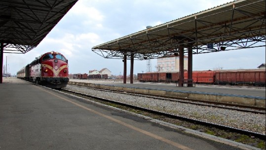 E rëndë në Zvicër/ Treni përplas të riun, ndërron jetë 15-vjeçari nga Kosova