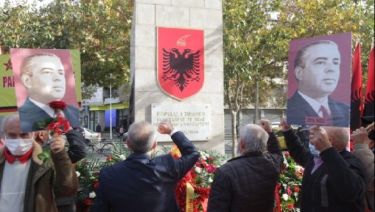 76-vjetori i çlirimit të Tiranës, ithtarët e Enver Hoxhës homazhe tek 'Ushtari i panjohur'