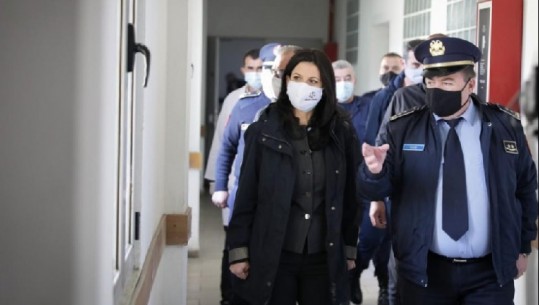 Ministrja Etilda Gjonaj kontroll në burgun e Elbasanit për masat anti-COVID
