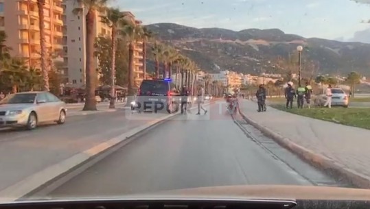 'Benzi' me shpejtësi 'skëterrë' del nga rruga dhe përfundon në lulishten e Lungomares në Vlorës