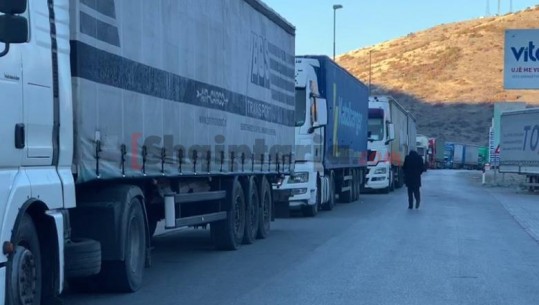Drejtoria e Kufirit Korçë: Në Kapshticë nuk do lejohen të kalojnë as kamionët