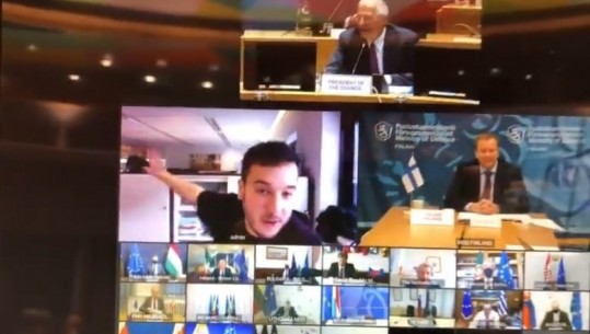 (Video) Gazetari Holandez bëhet pjesë e video-konferencës së ministrave të mbrojtjes së BE/ Borrell: E dini që kjo është një vepër penale? 
