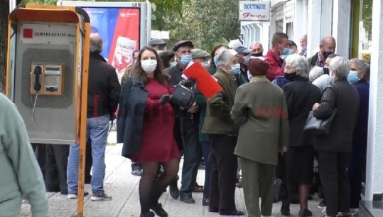 Disa punonjës me COVID, mbyllen disa zyra të bashkisë Gjirokastër dhe të bankave të nivelit të dytë (VIDEO)