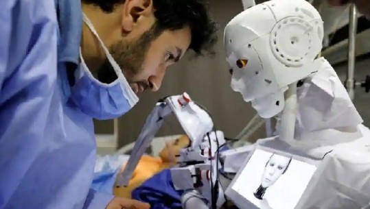 Egjipt/ I riu teston robotin që kryen teste COVID dhe u mat temperaturën pacientëve