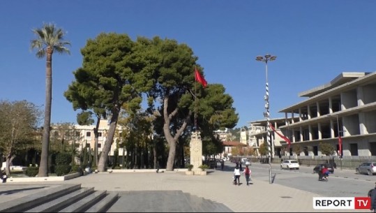 Vlorë/ Ngritja e flamurit, ‘festë' pa qytetarë në 28 nëntor (VIDEO)