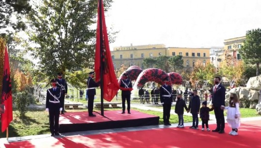 28 nëntori/  Ceremonia e ngritjes së flamurit në Tiranë, Veliaj: Kur shqiptarët bëhen bashkë, mund t'i bëjmë ballë çdo sfide