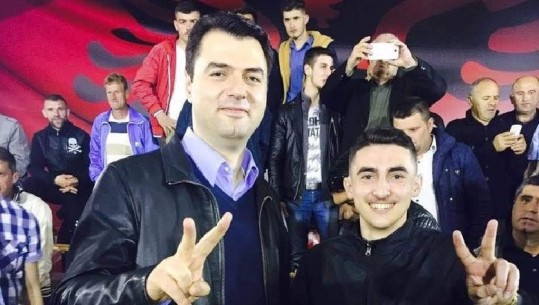 Djali i kreut të PD në Bulqizë me kallash dhe shotgun, pjesë e çadrës së Bashës para Kryeministrisë 