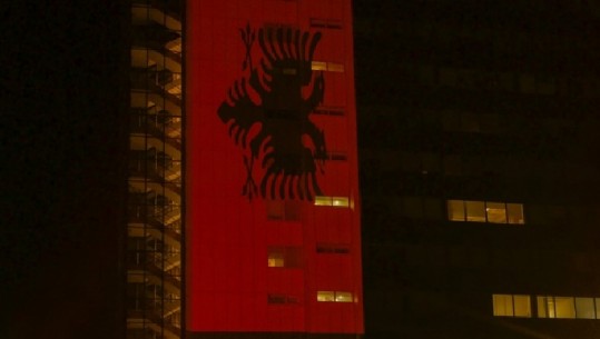 Festa e pavarësisë, edhe Kosova vishet kuqezi! Biblioteka Kombëtare dhe ndërtesa e qeverisë me ngjyrat e flamurit