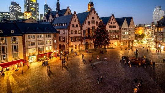 COVID lë bosh shtëpizat e Krishtlindjes në Evropë! Mbyllen tregjet e traditës në Gjermani dhe në shume vende të tjera (VIDEO)
