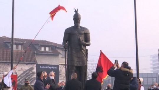Debati për shtatoren e Skënderbeut, PDK: Komuna e Prizrenit përdhosi figurën e heroit kombëtar, të rimodelohet dhe ndryshohet lokacioni