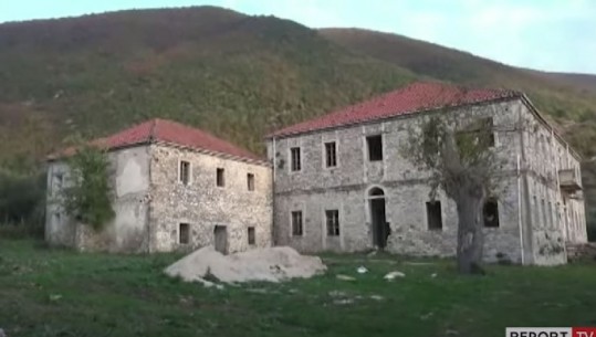 Dikur arqipeshkvi e Durrësit, sot një stallë! Banori: Turp! Shteti të ndërhyjë, është monument që do e kishte zili e gjithë bota (VIDEO)