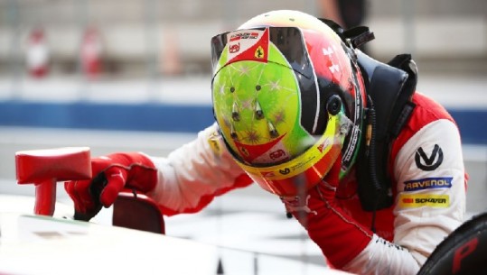 Sezonin e ardhshëm debuton në Formula 1, djali i Michael Schumacher feston duke u shpallur kampion në Formula 2