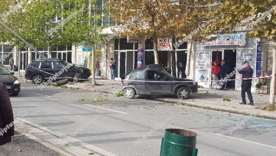 Durrës/ 'Opeli' dhe 'Foristrada' përplasen me njëra tjetrën, përfundojnë në trotuar! 'Marrin me vete' dhe motorin! Plagoset ish- shefi i krimeve (VIDEO)