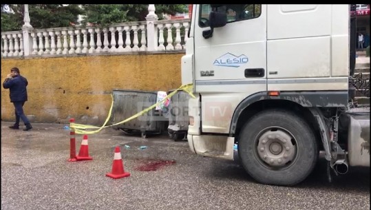E rëndë, përplaset nga kamioni një 59-vjeçare pranë spitalit të Vlorës, punonte aty si sanitare